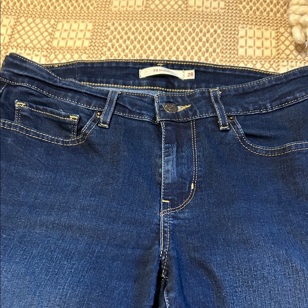 711 Levi’s  Dark Blue wash  Skinny Jeans size 28